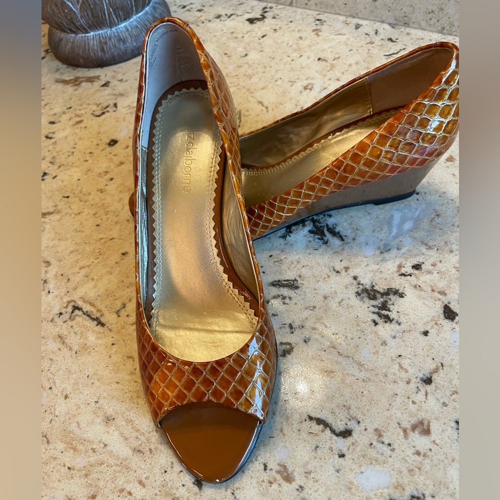 LIZ CLAIBORNE MAKES A COPPERY COLOR WEDGE TO LOOK LIKE FIRE!!